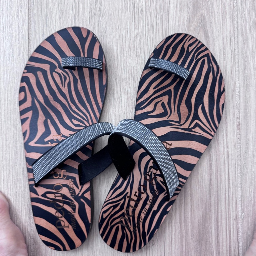 Sparkly sandal Animal print sole